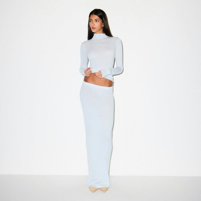 FEATHERWEIGHT CASHMERE TURTLENECK