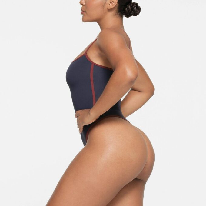 FITS EVERYBODY CONTRAST TRIM SCOOP NECK BODYSUIT