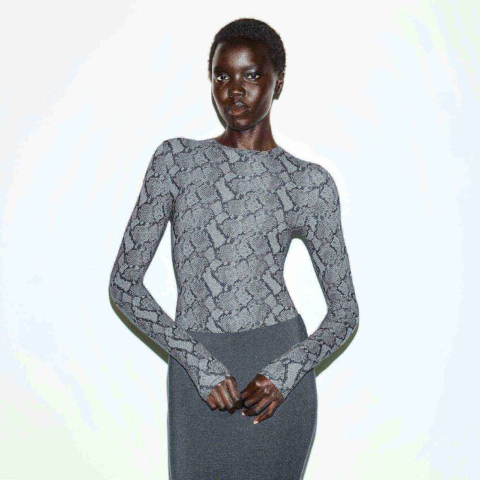 FITS EVERYBODY LONG SLEEVE CREW NECK BODYSUIT