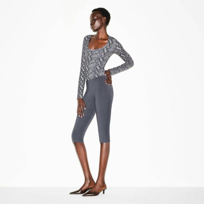 FITS EVERYBODY LONG SLEEVE SCOOP BODYSUIT