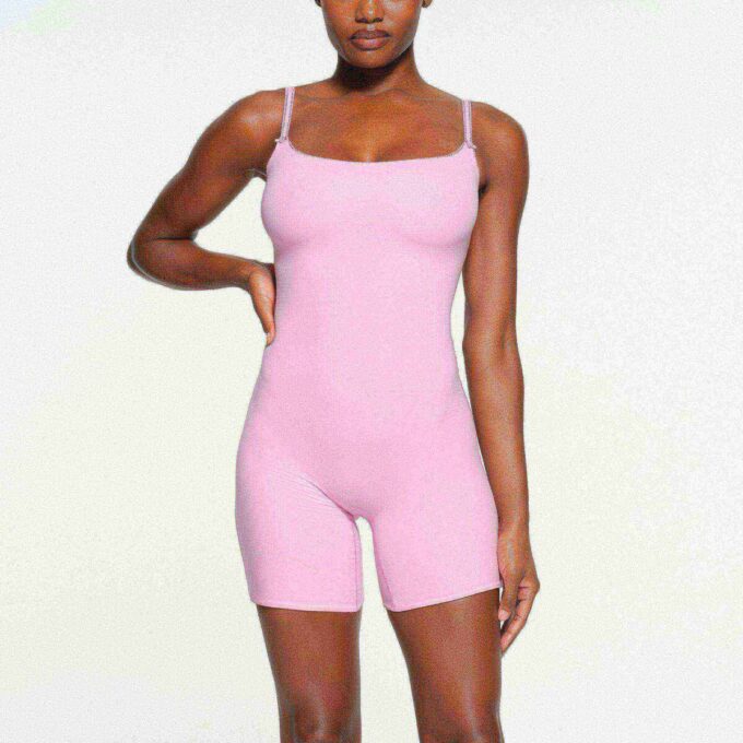 FITS EVERYBODY PICOT ONESIE