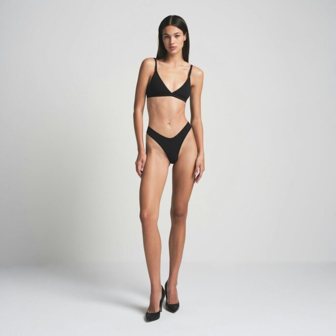 FITS EVERYBODY TRIANGLE BRALETTE FITS EVERYBODY TRIANGLE BRALETTE