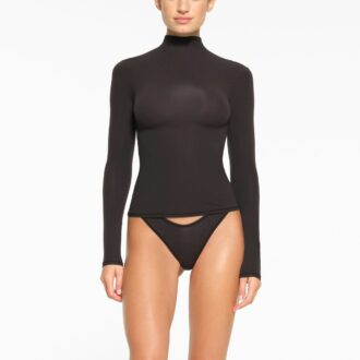 FITS EVERYBODY TURTLENECK TOP