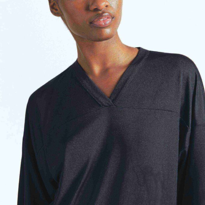 NikeSKIMS AIRY V-NECK OVERSIZED TOP