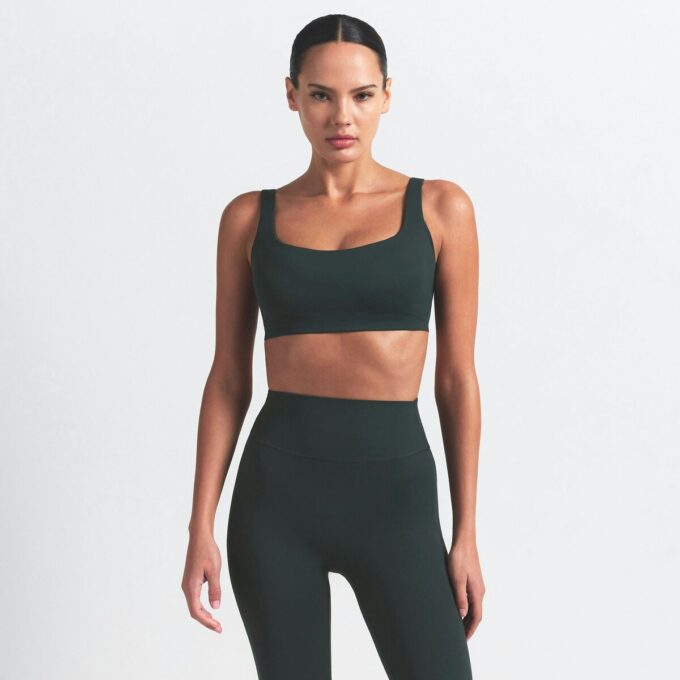 NikeSKIMS MATTE SCOOP NECK BRA
