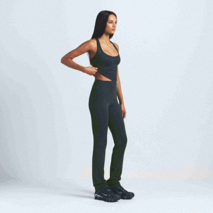 NikeSKIMS MATTE V-LINE 39″ STRAIGHT LEGGING