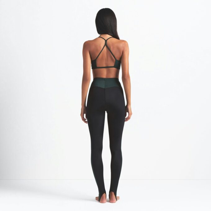 NikeSKIMS SHINE DRAWCORD STIRRUP 26″ LEGGING