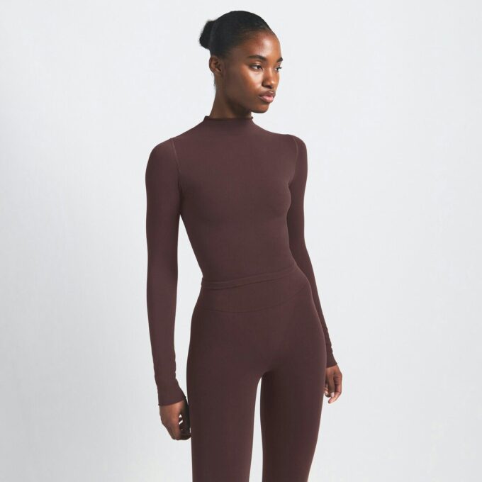 NikeSKIMS VINTAGE SEAMLESS MOCK NECK CROP TOP