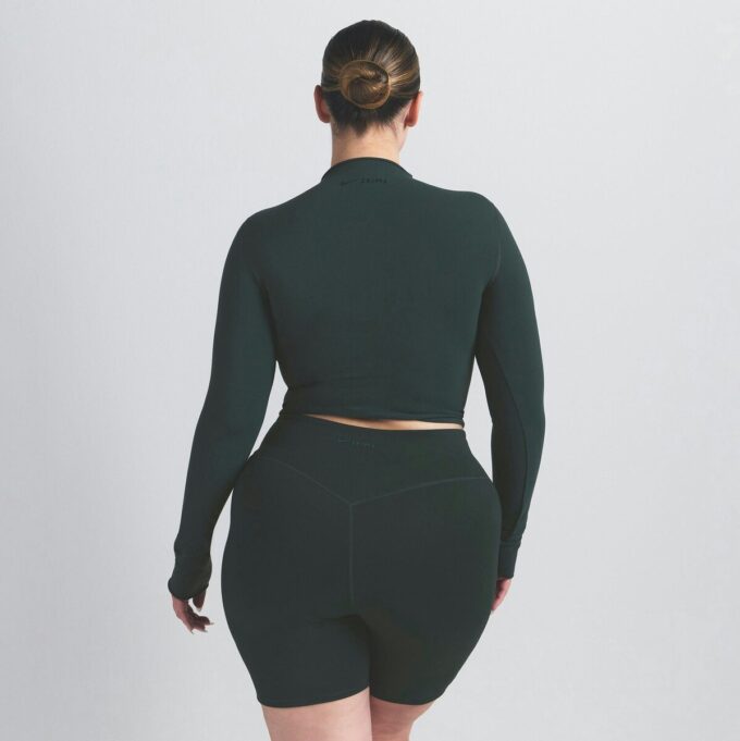 NikeSKIMS VINTAGE SEAMLESS MOCK NECK CROP TOP