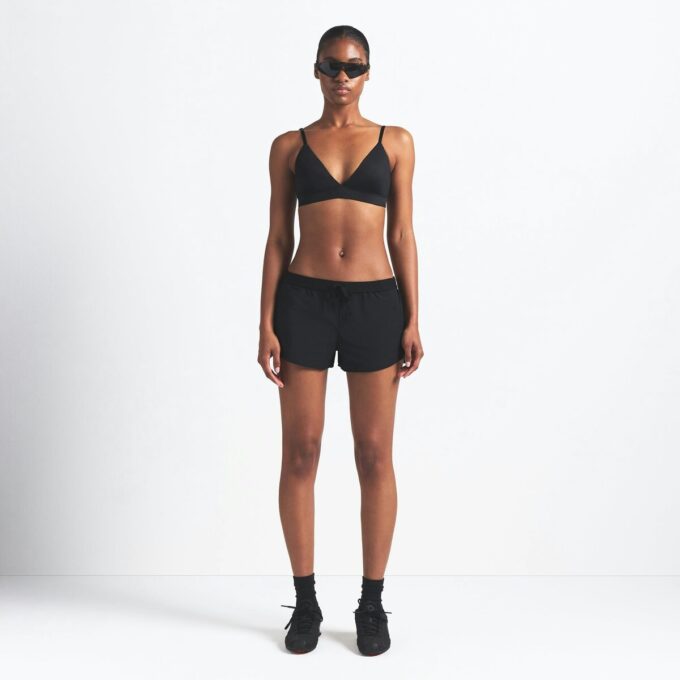 NikeSKIMS WOVEN NYLON 2.5″ RUNNER SHORT