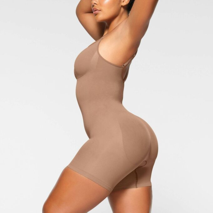 SEAMLESS SCULPT MID THIGH BODYSUIT