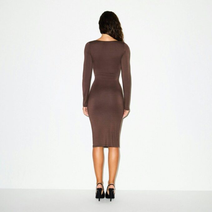 SMOOTH LAYERS SQUARE NECK MIDI DRESS