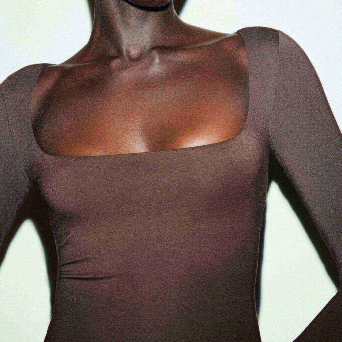 SMOOTH LAYERS SQUARE NECK TOP