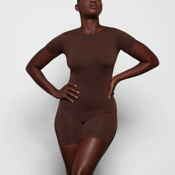 SOFT SMOOTHING SEAMLESS T-SHIRT