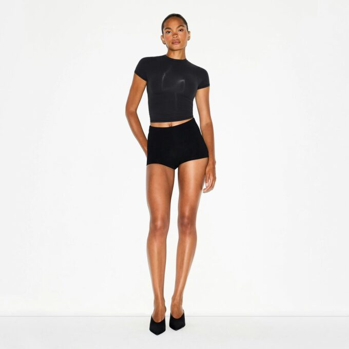 THE ESSENTIAL COLLECTION HIGH-WAISTED HOT SHORT