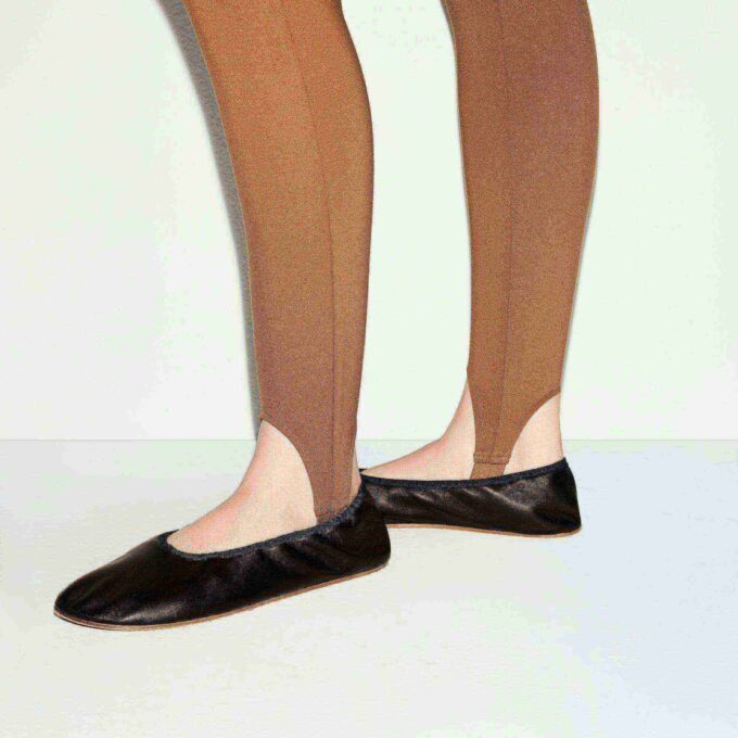 THE ESSENTIAL COLLECTION HIGH-WAISTED STIRRUP LEGGING