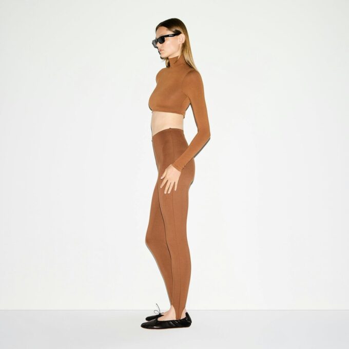 THE ESSENTIAL COLLECTION HIGH-WAISTED STIRRUP LEGGING