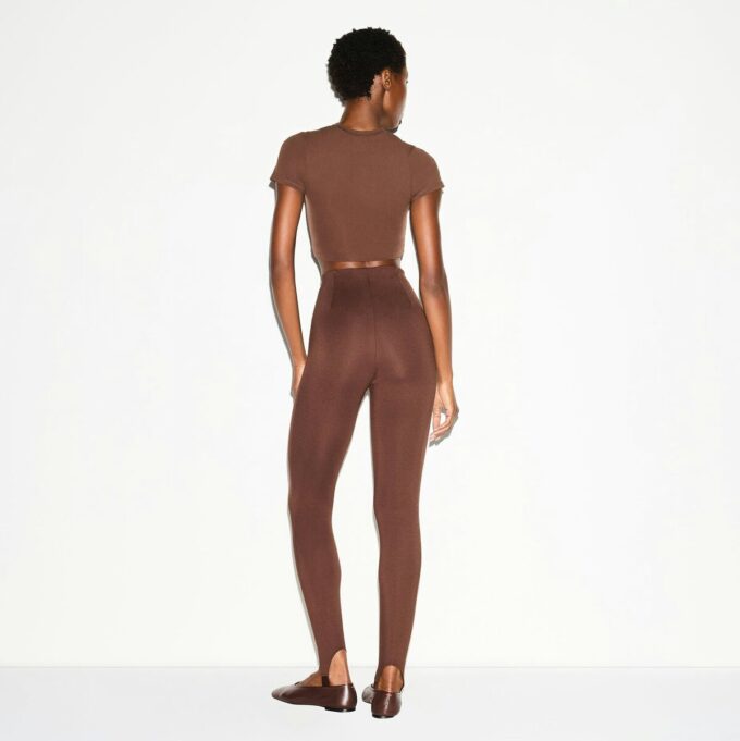 THE ESSENTIAL COLLECTION HIGH-WAISTED STIRRUP LEGGING
